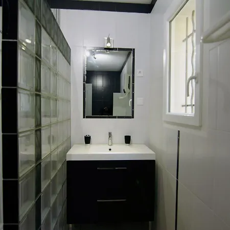 Vila In With Private Pool Lédenon