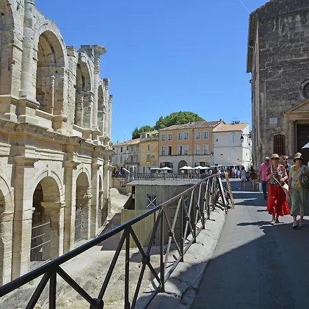 Vila In With Private Pool Lédenon