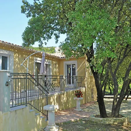 In With Private Pool Lédenon