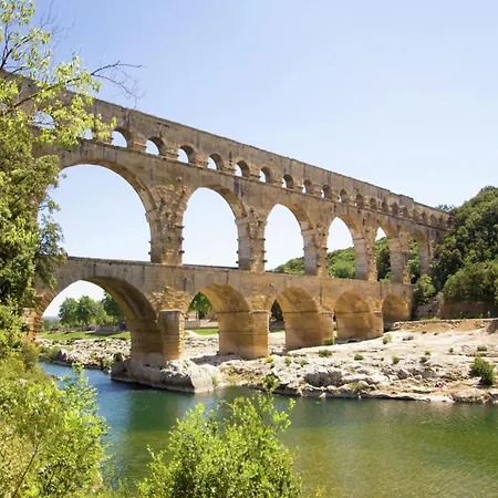 In With Private Pool * Lédenon